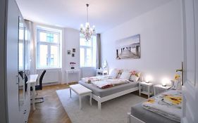Cosy 3 Room Viennese Flat - 10Min To City Center
